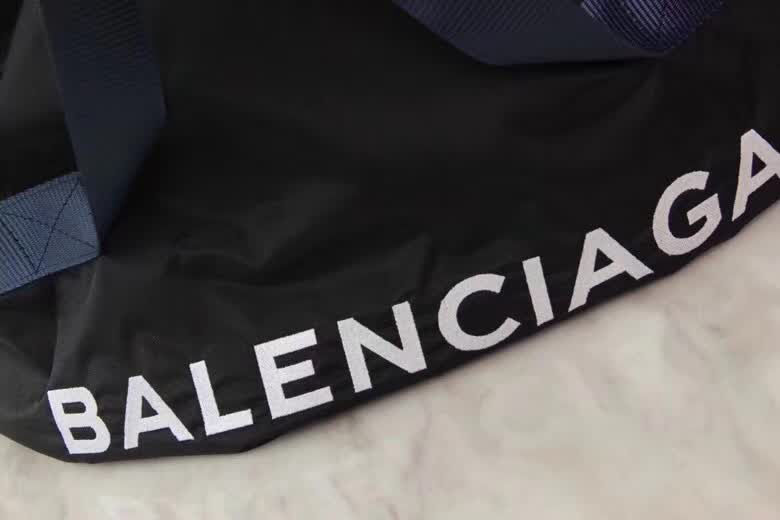 BALENCIAG巴黎世家 超輕旅行袋 運動袋 日常凹造型袋  BL1087